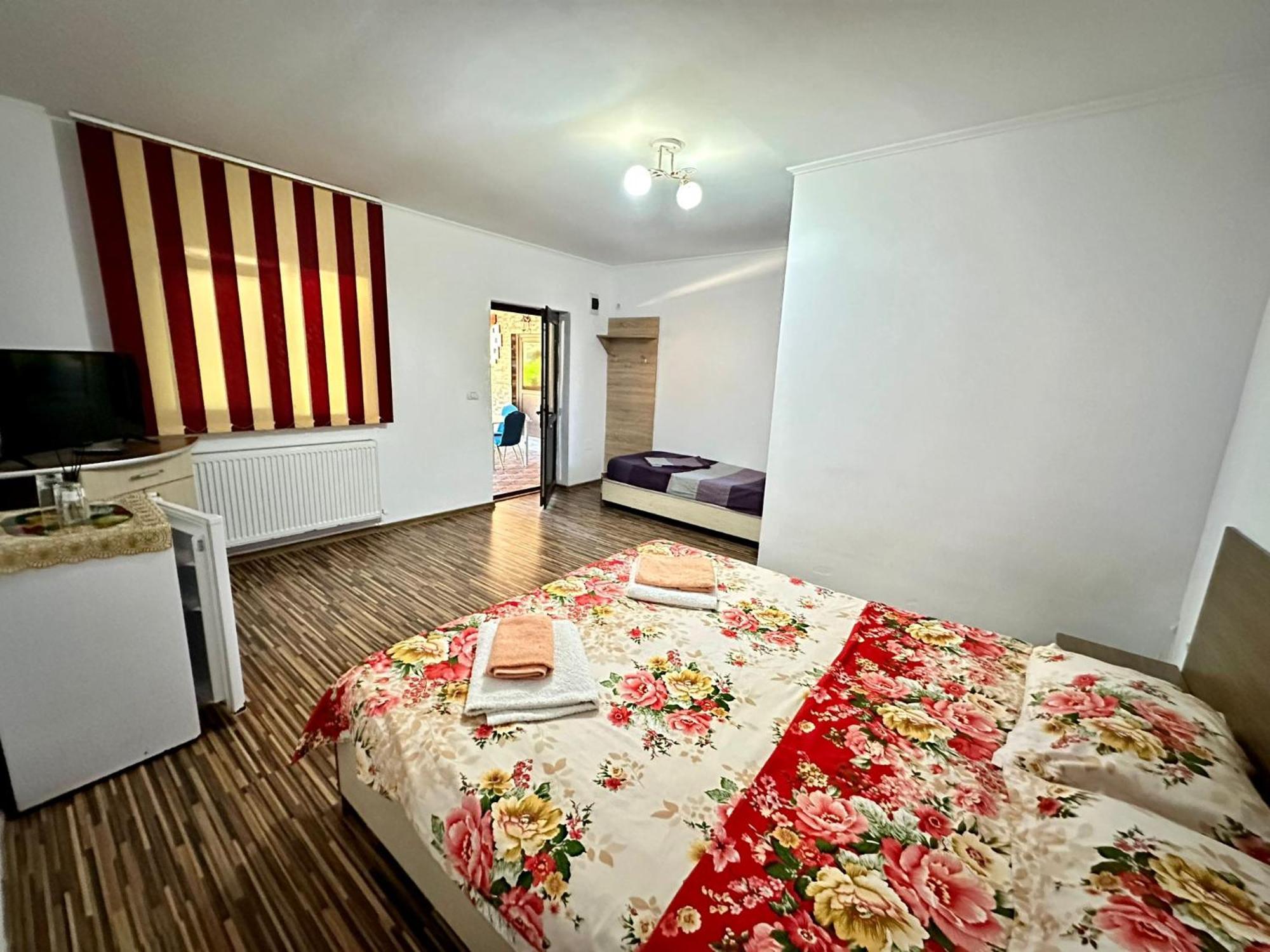 Hotel Pensiunea Bianca Corbu  Esterno foto